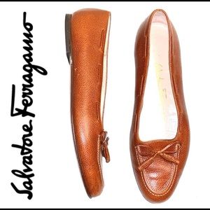 Elegant Ferragamo Driving Loafers 5.5 Narrow